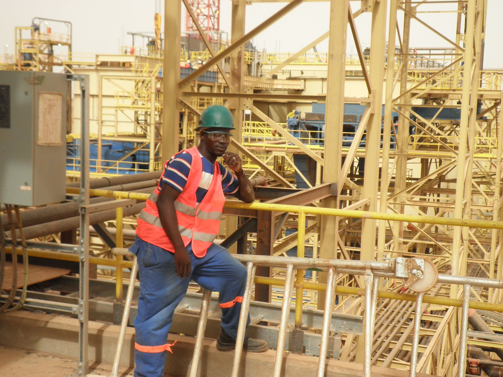 Ismaila Diaw, fondateur de SFP Industrial Group, sur un site industriel