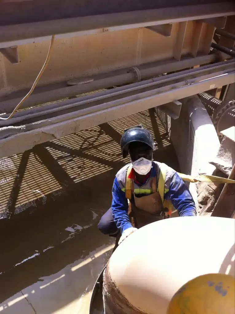 Contrôle visuel à l'intérieur d'une structure métallique étroite